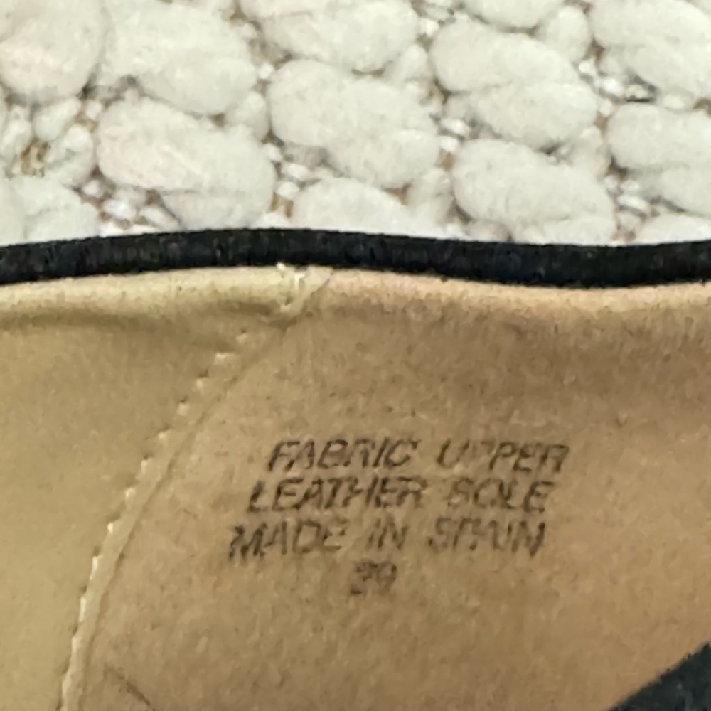Etienne Aigner Black Classic Round-Toe Pumps, excellent condition! Size 8 1/2 - Picture 3 of 7